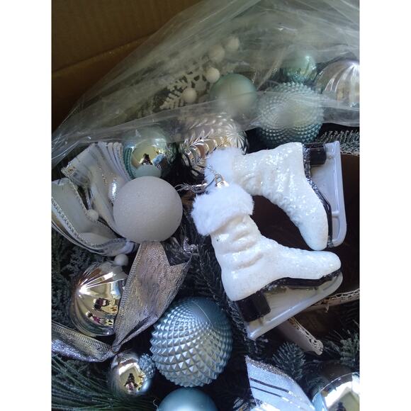 North Pole Trading Co. Ice Skate Blue Ornament Indoor Christmas Wreath - Picture 3 of 6